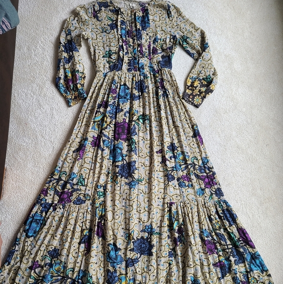 Warm Dresses & Skirts - WARM Dress Women's Size 2 long sleeve 1/2 button